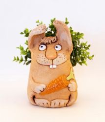 Кашпо Кролик с морковкой H-24см